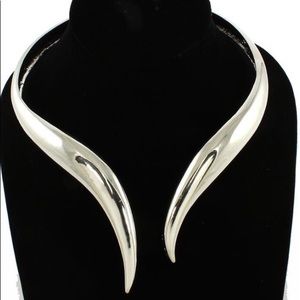 Silver Metal Curvy Swirl Choker